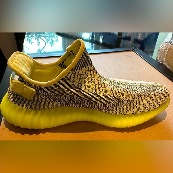 YEEZY BOOST 350 V2 - Picture 5 of 16